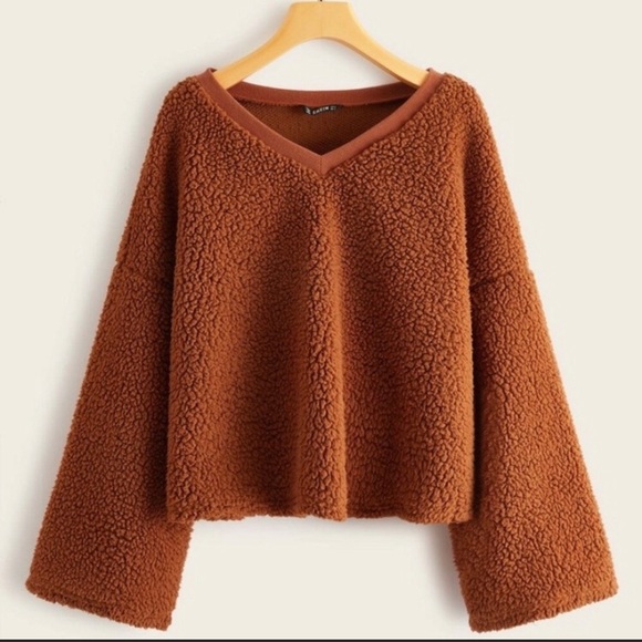 ⭐️3/ for 30$ ⭐️V-neck bell sleeve teddy sweatshirt - Picture 1 of 4